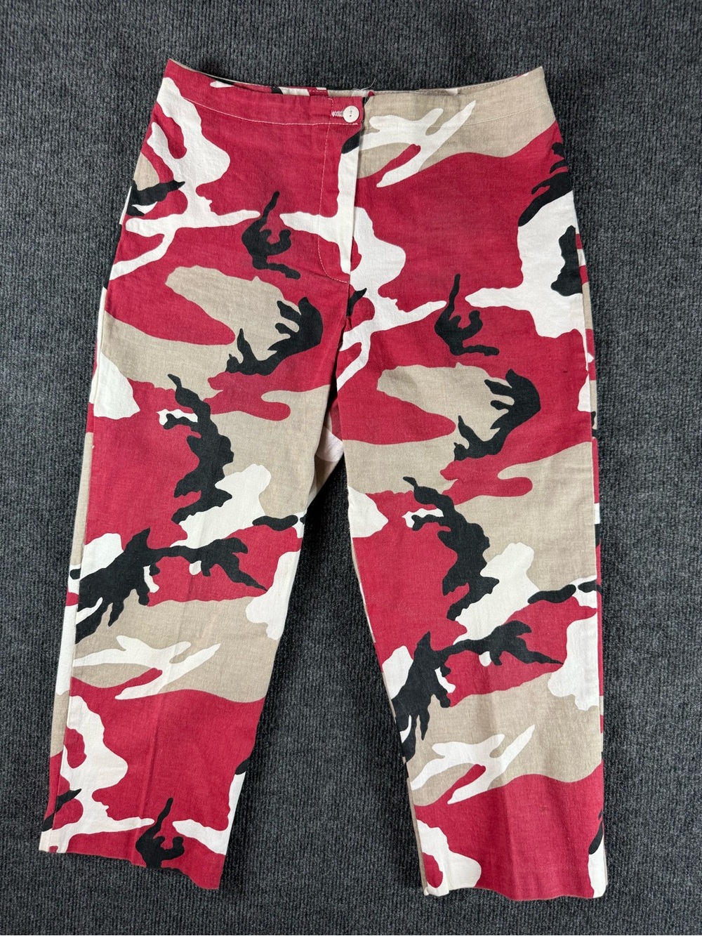 Women's Red Camo Capris - Casual Stretch Cotton Blend